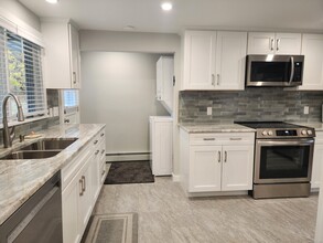 7 E Pattagansett Rd in East Lyme, CT - Building Photo - Building Photo