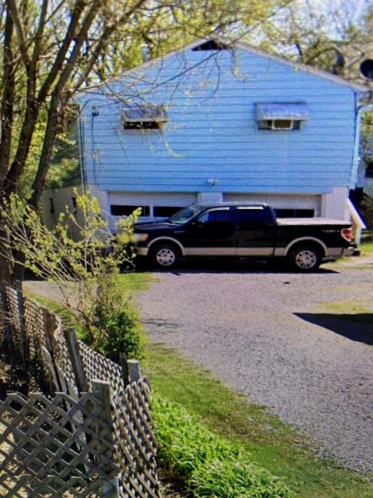 92 Western Ave in Westover, WV - Foto de edificio