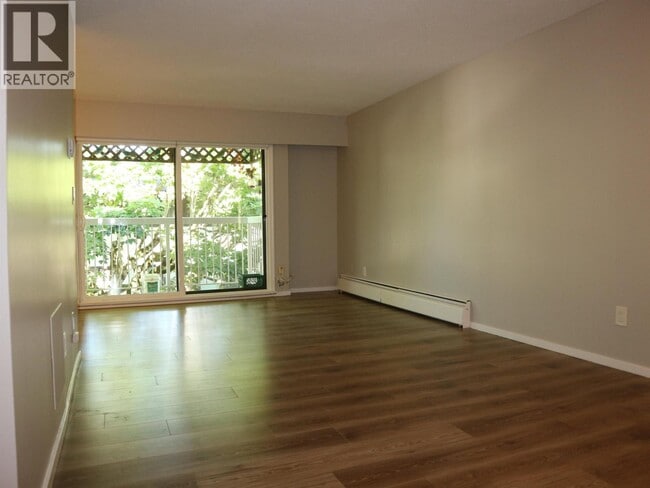 8060 Ryan Rd in Richmond, BC - Building Photo - Building Photo