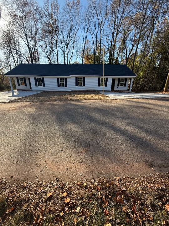 190 Sheree Ln in Sanford, NC - Building Photo