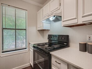4500 E Oltorf St in Austin, TX - Building Photo - Building Photo