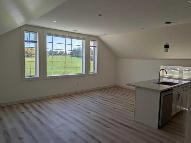 38 Ladds Ln in Epping, NH - Building Photo - Building Photo