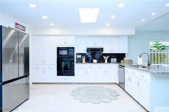 760 106th Ave N in Naples, FL - Foto de edificio - Building Photo