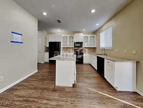 2425 Adams Lake Blvd in Jacksonville, FL - Building Photo - Building Photo