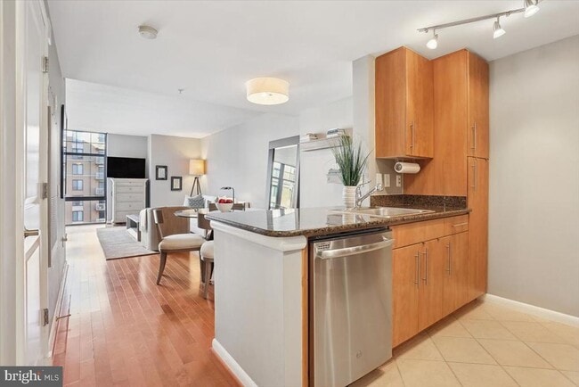 property at 1021 N Garfield St