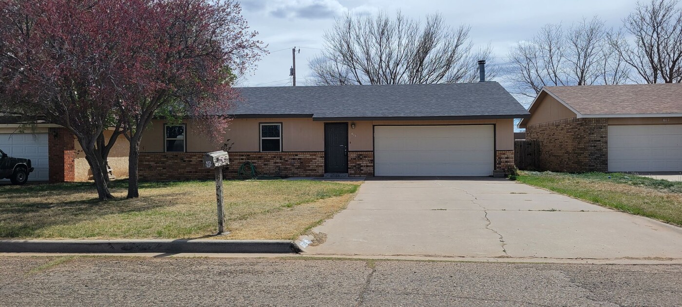 613 Corrales Rd in Clovis, NM - Building Photo