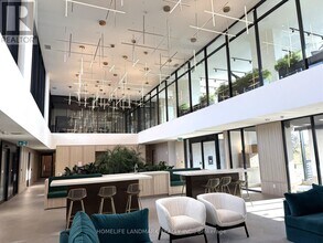 3071 Trafalgar Rd in Oakville, ON - Building Photo - Building Photo