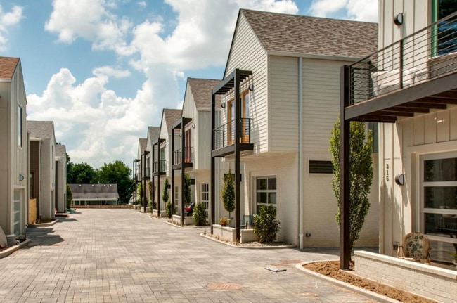 221 Gentry Ave in Nashville, TN - Building Photo - Building Photo