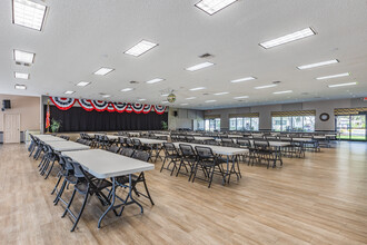 Mid Florida Lakes in Leesburg, FL - Foto de edificio - Interior Photo