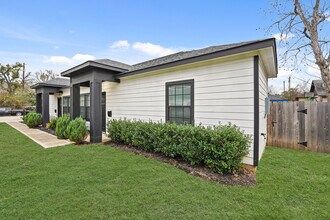 4802 Cruse Rd in Houston, TX - Building Photo - Building Photo