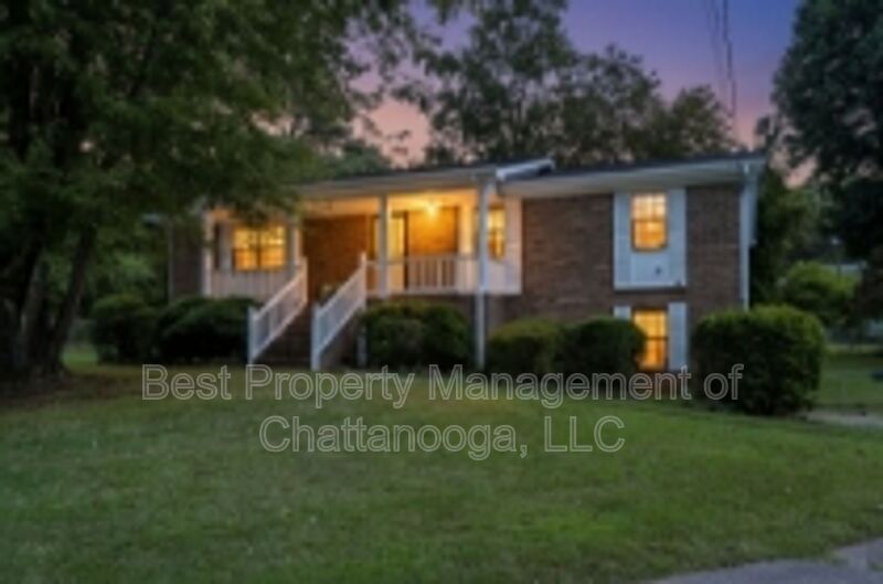 5902 Fort Sumter Dr in Harrison, TN - Building Photo