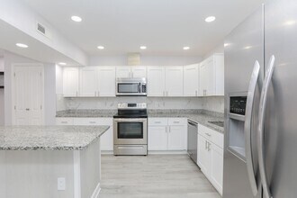 5751 W Hastings Arch in Virginia Beach, VA - Foto de edificio - Building Photo