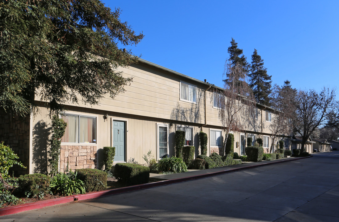 Marinwood Apartments in Hayward, CA - Building Photo