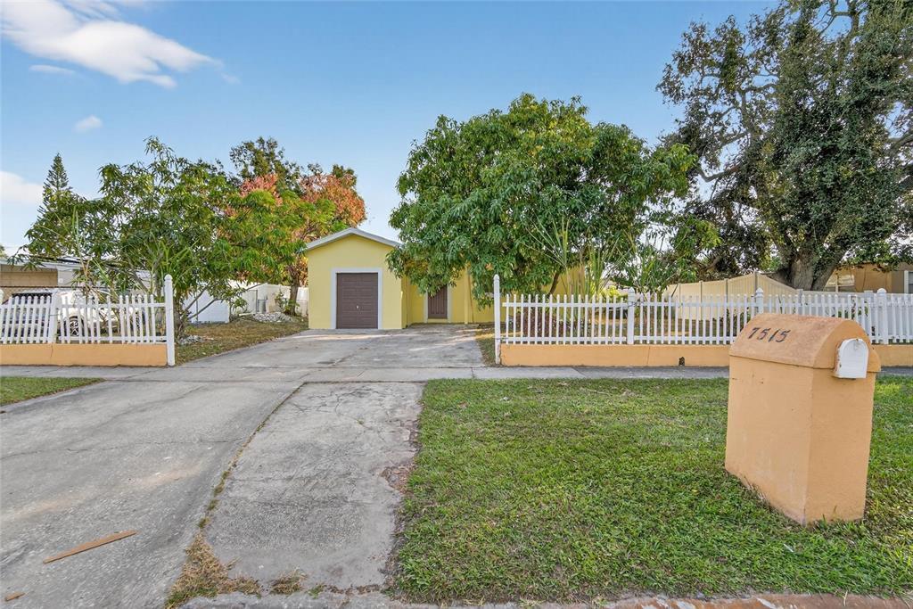 7515 Tidewater Trail in Tampa, FL - Building Photo