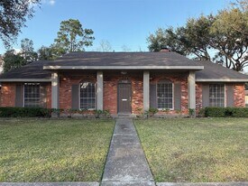 5822 Yarwell Dr in Houston, TX - Building Photo