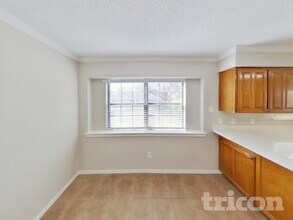 7761 Grassland Dr in Fort Worth, TX - Foto de edificio - Building Photo