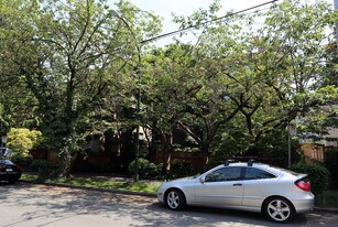 Maple Gardens in Vancouver, BC - Building Photo