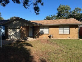 406 Turner St in Cleburne, TX - Building Photo