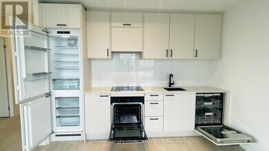 1 Quarrington Lane in North York, ON - Building Photo - Building Photo