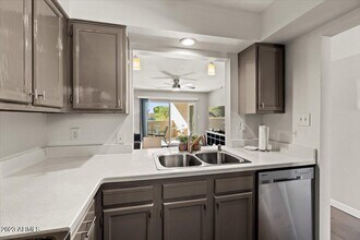7474 E Earll Dr in Scottsdale, AZ - Building Photo - Building Photo