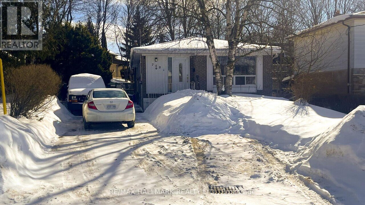 758 Botany Hill Crescent in Newmarket, ON - Building Photo