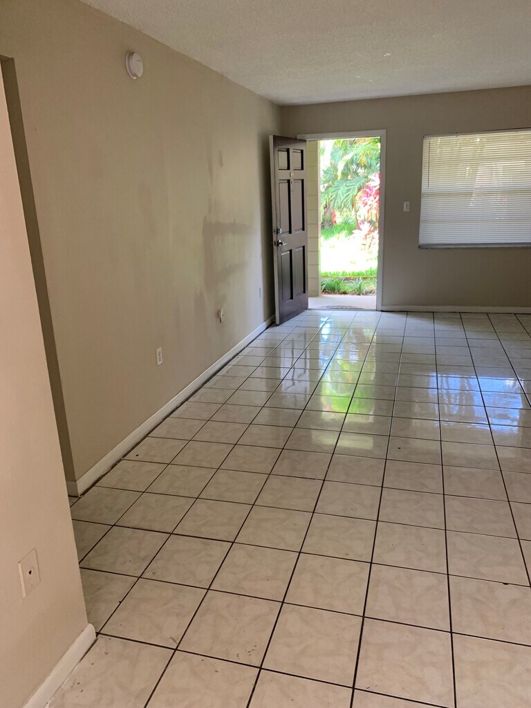 Parson's Green Courtyard Apartments Brandon, FL Apartments For Rent