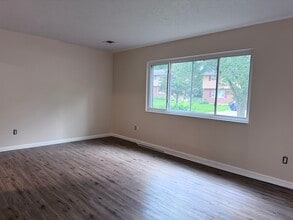 5589 Goldenrod Dr in Cincinnati, OH - Building Photo - Building Photo