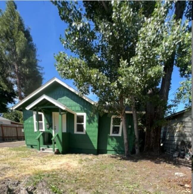 property at 610-612 SE Riverside Ave