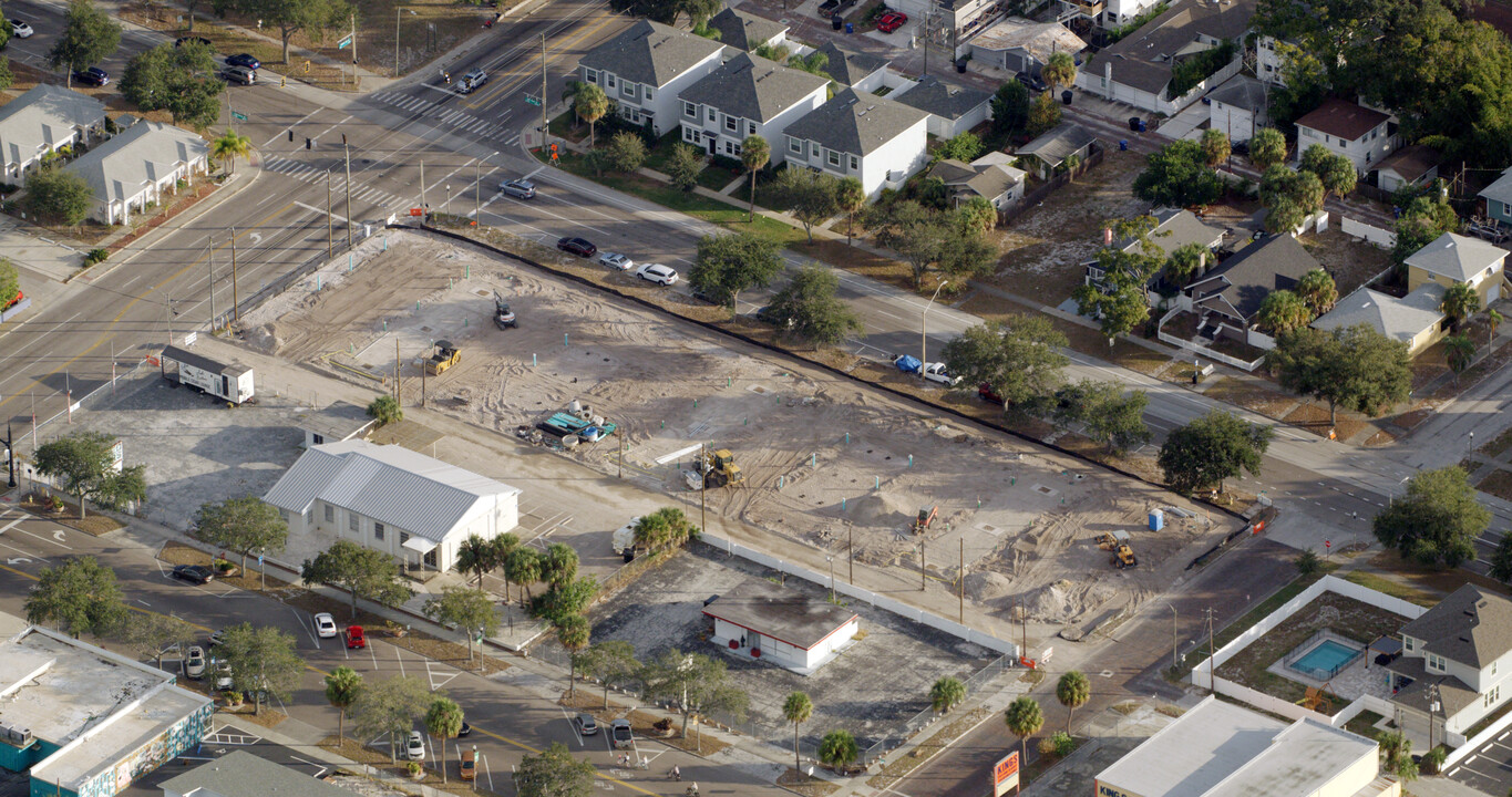 Driftwood on Central in St. Petersburg, FL - Building Photo