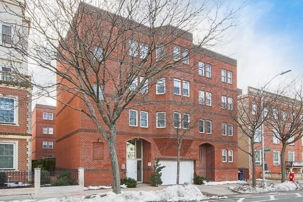 2456 Massachusetts Ave in Cambridge, MA - Building Photo