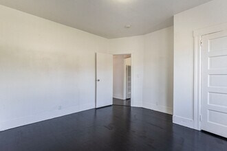1733 Foothill Blvd in Oakland, CA - Building Photo - Building Photo