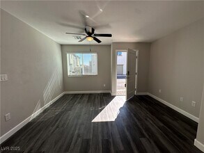 2834 Champagne Gold Ave in North Las Vegas, NV - Building Photo - Building Photo