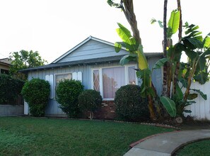 702-704 Begonia Ave in Corona Del Mar, CA - Building Photo - Building Photo