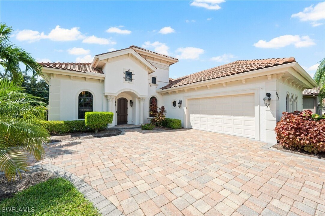 15855 Secoya Reserve Cir in Naples, FL - Building Photo