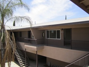 7348 Elm St in San Bernardino, CA - Foto de edificio - Building Photo