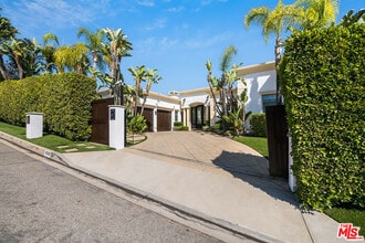 9329 Nightingale Dr in Los Angeles, CA - Building Photo - Building Photo