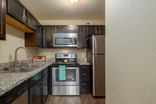 Residences at Lakeshore in Oklahoma City, OK - Building Photo