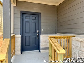 204 Kinsley Wy in New Braunfels, TX - Building Photo - Building Photo