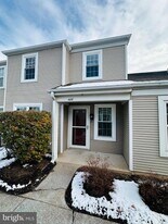 406 Barrington Ct in Palmyra, PA - Building Photo