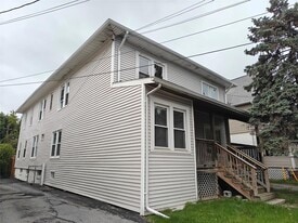 372 Mansion St in Poughkeepsie, NY - Building Photo
