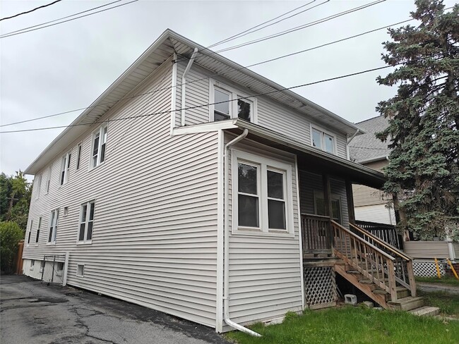 property at 372 Mansion St