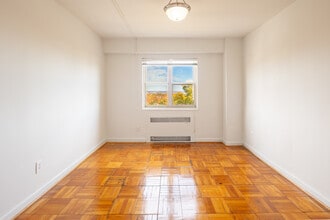 Skyline Towers in Washington, DC - Foto de edificio - Interior Photo