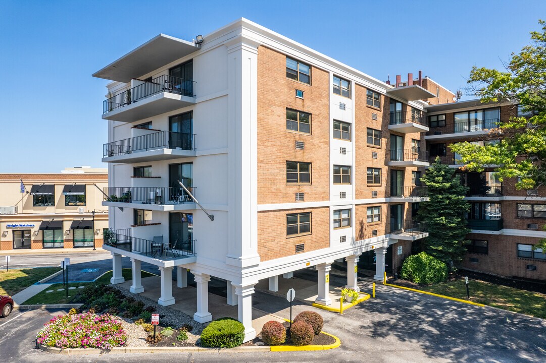 Courtside Square Apartments in King of Prussia, PA - Foto de edificio