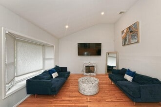73 Murdock St in Huntington Station, NY - Building Photo - Building Photo