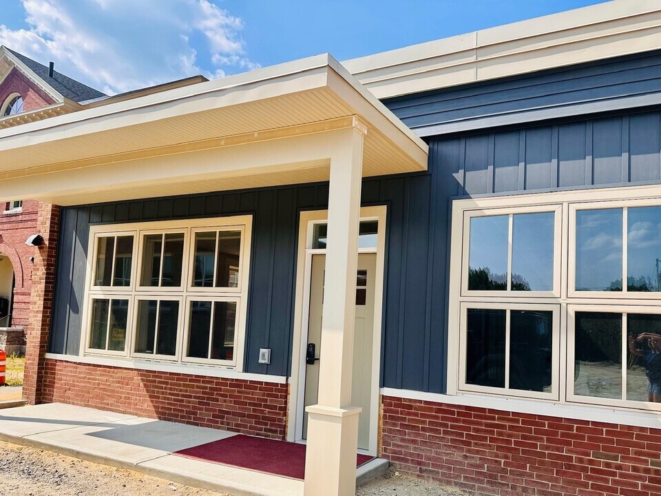30 High St in Pembroke, NH - Building Photo