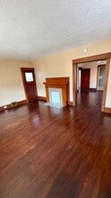 132 E 31st St, Unit Upper Unit in Erie, PA - Building Photo - Building Photo