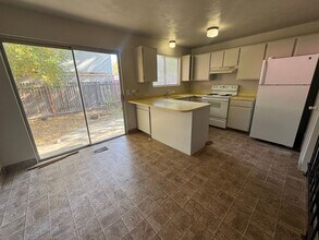 8311 S Wayside Cir in Sandy, UT - Building Photo - Building Photo