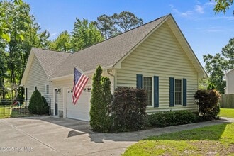 331 Long Leaf Dr in Hampstead, NC - Building Photo - Building Photo