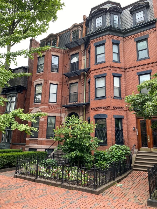 property at 336 Marlborough St