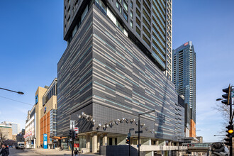 Tour des Canadiens in Montréal, QC - Building Photo - Building Photo